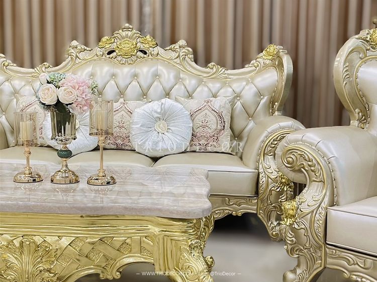 AMETHYST BAROQUE SOFA SET ชุดโซฟาหลุยส์ 4ชิ้น  พร้อมหมอนอิงและโต๊ะกลางสุดหรู รุ่น อาเมทิสต์ สีทอง รูปที่ 4