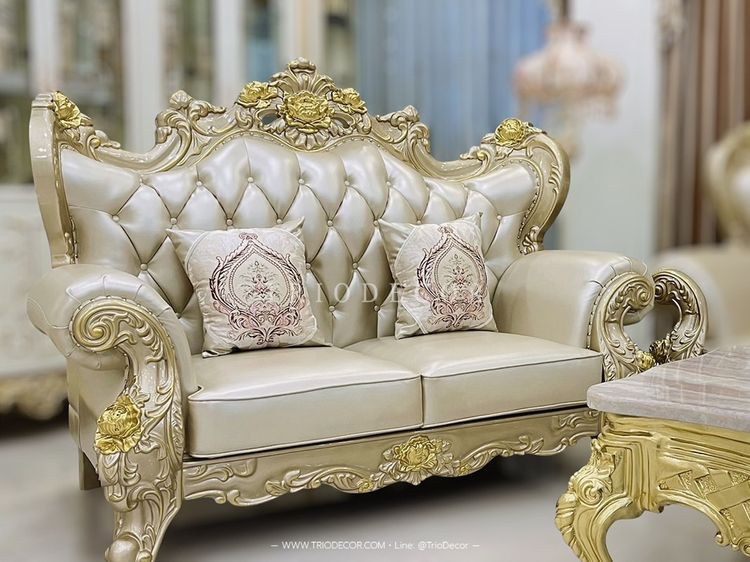 AMETHYST BAROQUE SOFA SET ชุดโซฟาหลุยส์ 4ชิ้น  พร้อมหมอนอิงและโต๊ะกลางสุดหรู รุ่น อาเมทิสต์ สีทอง รูปที่ 2