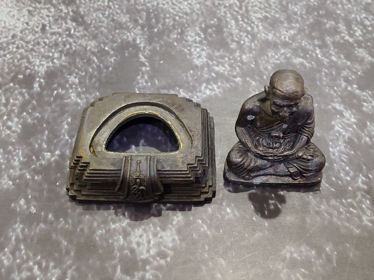 พระบูชา หลวงพ่อทวด พระนามาภิไธย ส.ก. รุ่น2 เนื้อโลหะ ตั้งหน้ารถ ขนาด 1.5 นิ้ว วัดห้วยมงคล ปี2547 รูปที่ 6