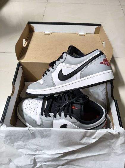 อื่นๆ Jordan 1 Low Light Smoke Grey

ของเเท้ 
