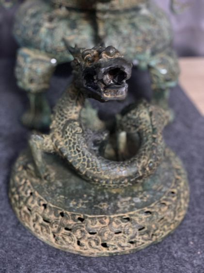 โถ้มังกรใหญ่สำริดโบราณมีอายุมาก รูปที่ 6