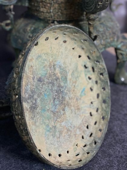 โถ้มังกรใหญ่สำริดโบราณมีอายุมาก รูปที่ 7