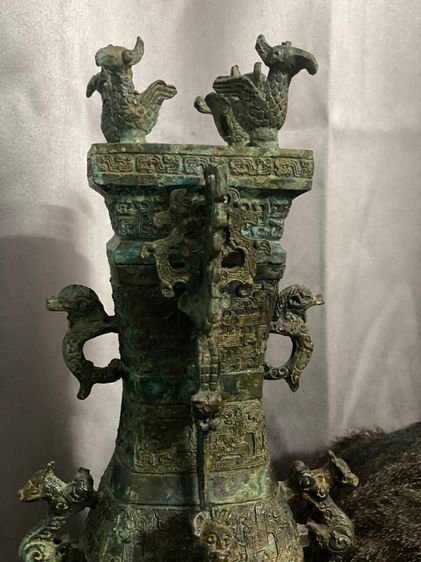 แจกันขวดลายสัตว์มังกรพร้อมจารึก สำริดเก่าโบราณ  รูปที่ 2