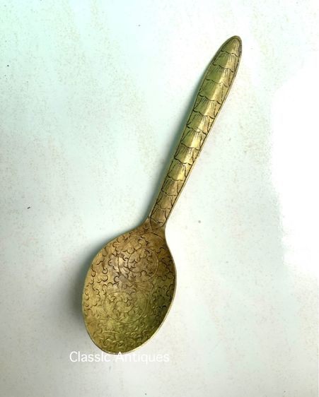 ทัพพี ทองเหลือง ตอกลายโบราณเก่าสะสม