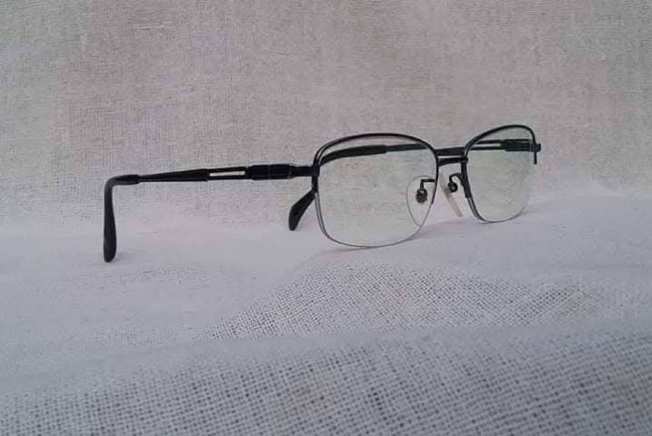 แว่นสายตาแฮนด์คราฟท์เกรดพรีเมียมจากเมืองซาบาเอะ ราชธานีแว่นตาของญี่ปุ่น SABAETRA กรอบไทเทเนียมบริสุทธิ์ เลนส์บลูโพรเทค มัลติโค้ท ค่าสายตายาว 200 ป้องกัน...Authentic SABAETRA Handcrafted in Sabae, Japan รูปที่ 2