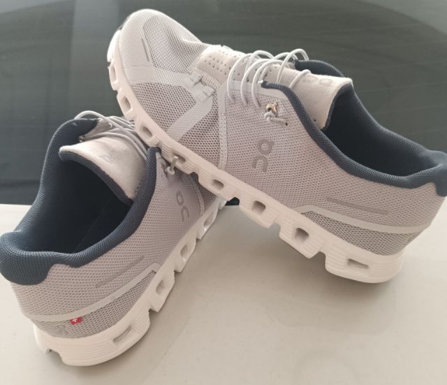 อื่นๆ ผ้าใบ อื่นๆ รองเท้าผ้าใบ UK 8.5 | EU 42 2/3 | US 10 ขาย On cloud  สี Glacier สีเทา ขาว size 43-275 สภาพสวย ใส่เบาสบาย ของแท้