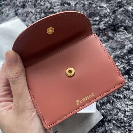 กระเป๋า fennec ของแท้ ซื้อมารวมส่ง 1730 ลดเหลือ 1250 บาทถ้วนรวมส่งค่ะ ของจริงน่ารักมาก แท้ 💯 น้องน่ารักจุของได้เยอะมาก รูปที่ 2