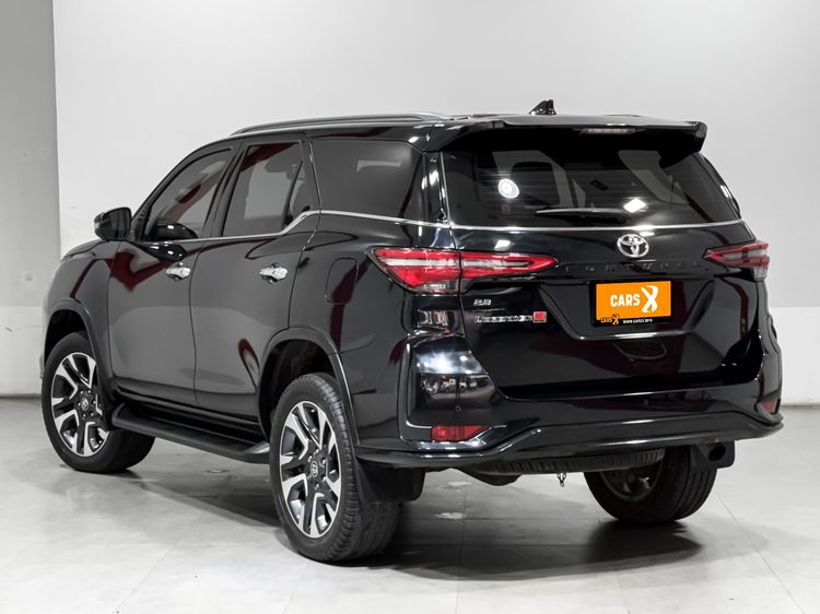 Toyota Fortuner 2021 2.8 LEGENDER 2WD AT Utility-car ดีเซล ไม่ติดแก๊ส เกียร์อัตโนมัติ ดำ รูปที่ 4