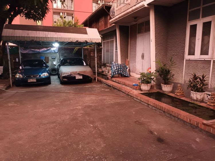 อื่นๆ มีบางส่วน สร้างเสร็จก่อน 2010 ไม่ใช่ ขายบ้าน 3 หลัง พร้อมที่ดิน 208 ตารางวา ถนนเชื้อเพลิงซอย 2 ( ซอยศรีอักษร ) ราคา 128 ลบ. รูปที่ 2