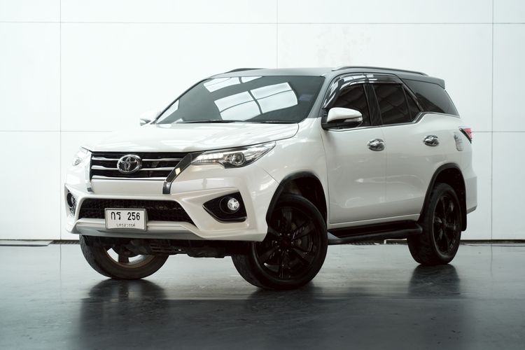 Toyota Fortuner 2016 2.8 V 4WD Utility-car ดีเซล ไม่ติดแก๊ส เกียร์อัตโนมัติ ขาว รูปที่ 2