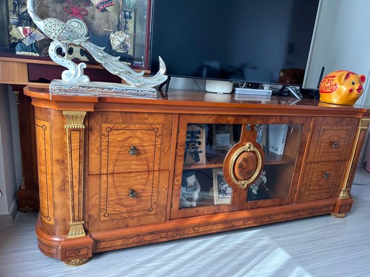 ตู้โชว์ ตู้โชว์ชั้นวางTVโชว์เป็นไม้แท้ แบรนด์สเปน งานนำเข้าสวยมากเป็นไม้แท้ แบรนด์สเปน งานนำเข้าจาก LA CASA International - Chaen