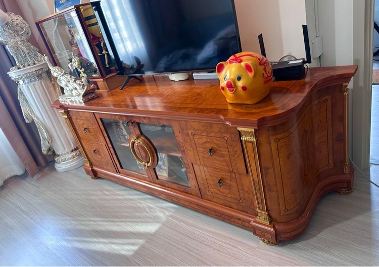 ตู้โชว์ ตู้โชว์ชั้นวางTVโชว์เป็นไม้แท้ แบรนด์สเปน งานนำเข้าสวยมากเป็นไม้แท้ แบรนด์สเปน งานนำเข้าจาก LA CASA International - Chaen รูปที่ 2