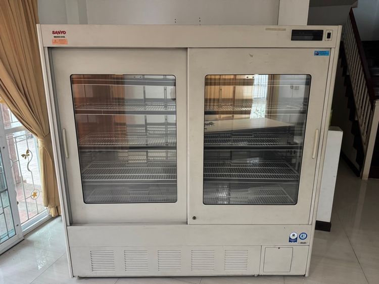 ตู้เย็นสำหรับเก็บยา Sanyo Medicool รุ่น MPR-1012