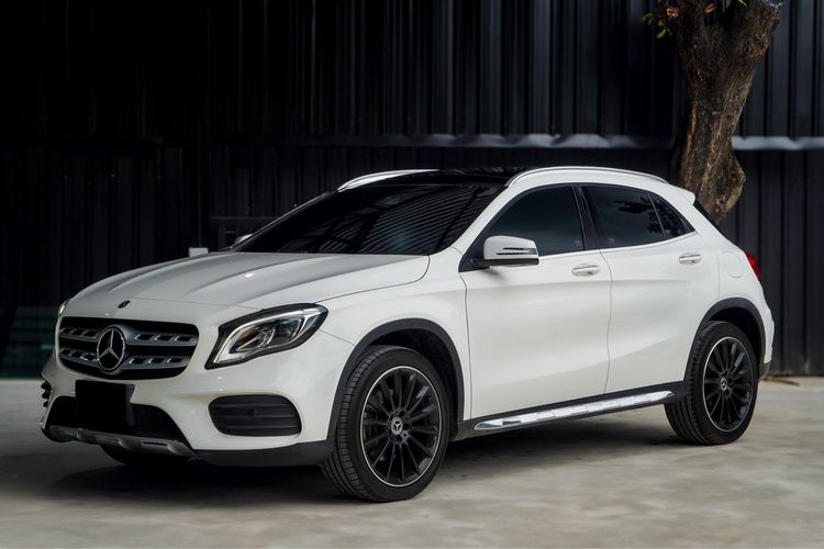 รถ Mercedes-Benz GLA-Class GLA250 สี ขาว