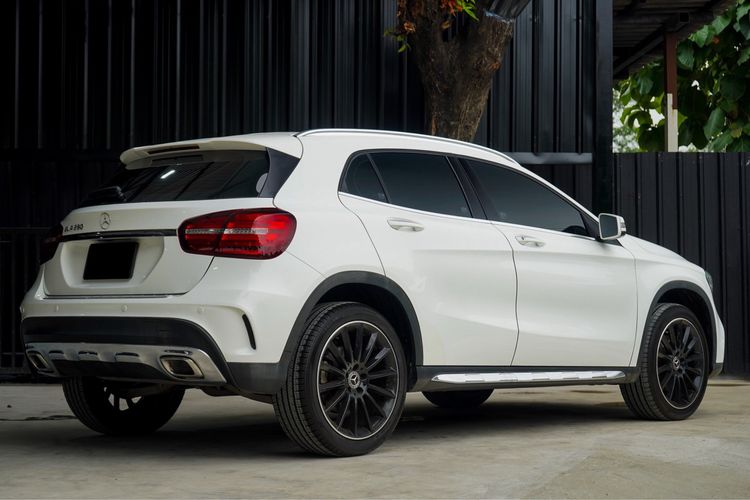 Mercedes-Benz GLA-Class 2023 GLA250 Utility-car เบนซิน เกียร์อัตโนมัติ ขาว รูปที่ 3