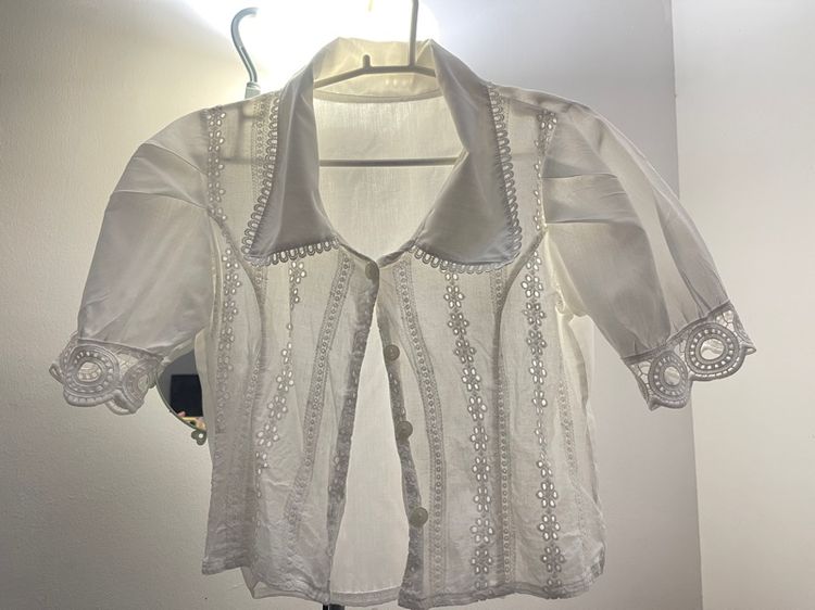 🤍 เสื้อเชิ้ตคอปกครอปสีขาว ลายฉลุ แขนสั้น 🤍