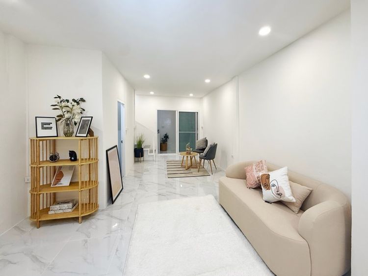 ตกแต่งครบ ไม่ใช่ หมู่บ้านสีชัยวิลล่า โกสุม38 รูปที่ 3