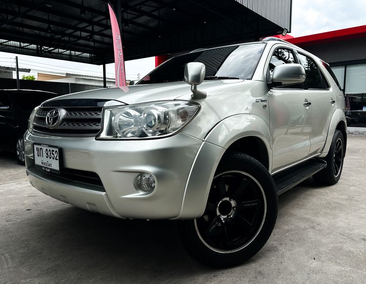 รถ Toyota Fortuner 2.7 V สี เทา