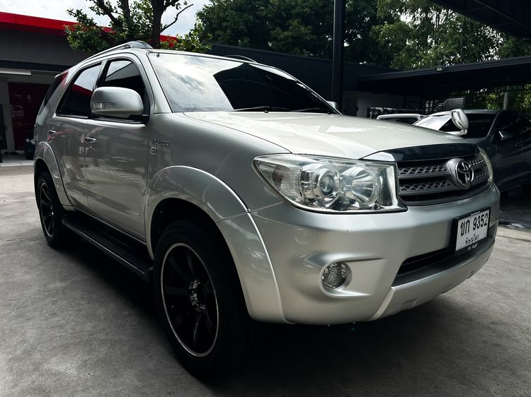 Toyota Fortuner 2009 2.7 V Utility-car เบนซิน เกียร์อัตโนมัติ เทา รูปที่ 3