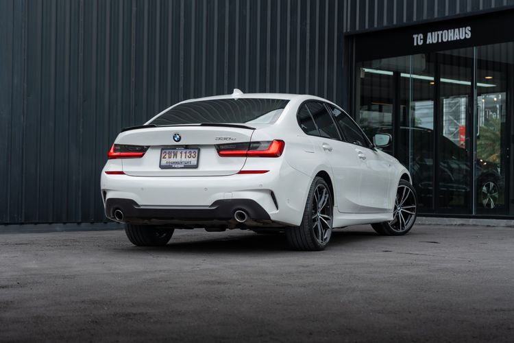 BMW Series 3 2021 330e Sedan ไฮบริด ไม่ติดแก๊ส เกียร์อัตโนมัติ ขาว รูปที่ 3