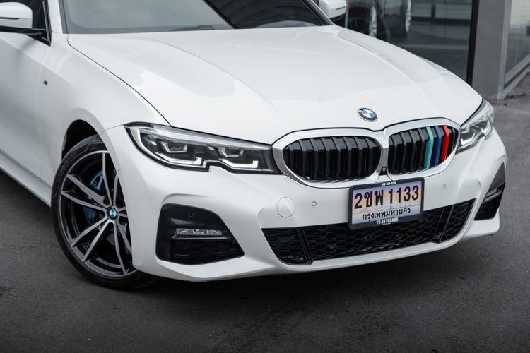 BMW Series 3 2021 330e Sedan ไฮบริด ไม่ติดแก๊ส เกียร์อัตโนมัติ ขาว รูปที่ 2