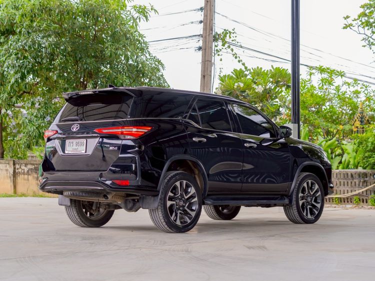 Toyota Fortuner 2021 2.8 Legender 4WD Utility-car ดีเซล ไม่ติดแก๊ส เกียร์อัตโนมัติ ดำ รูปที่ 4