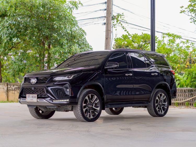 Toyota Fortuner 2021 2.8 Legender 4WD Utility-car ดีเซล ไม่ติดแก๊ส เกียร์อัตโนมัติ ดำ รูปที่ 3