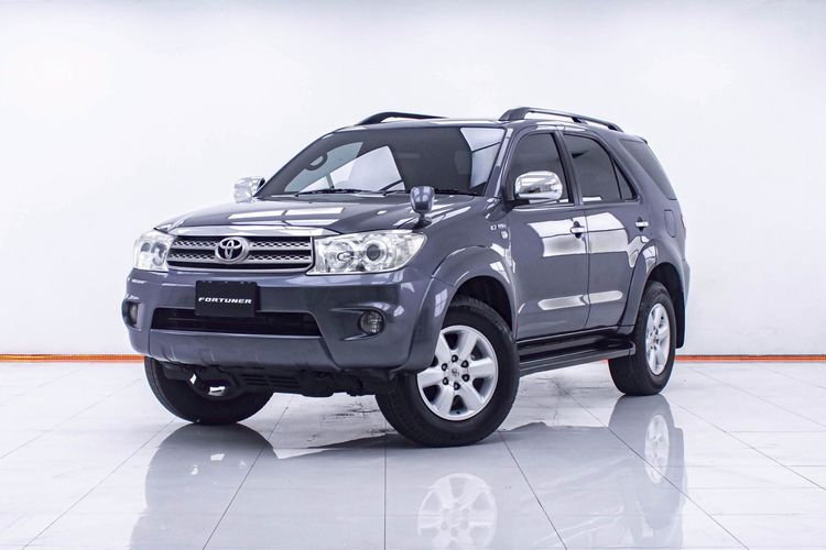 รถ Toyota Fortuner 2.7 V 4WD สี เทา