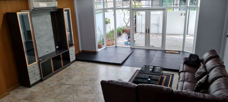 ตกแต่งครบ ไม่ใช่ ให้เช่าบ้านเดี่ยว 3 ชั้น พร้อมดาดฟ้า (Terrace) ขนาด 350 ตร.ม. ใกล้ซอยพัฒนาเวท 12 ใกล้BTS สถานี พระโขนง กรุงเทพฯ รูปที่ 3