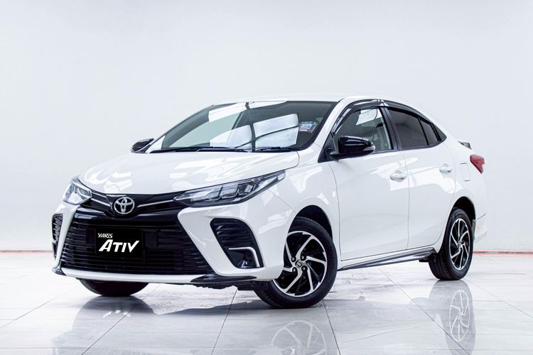 รถ Toyota Yaris ATIV 1.2 Sport สี ขาว