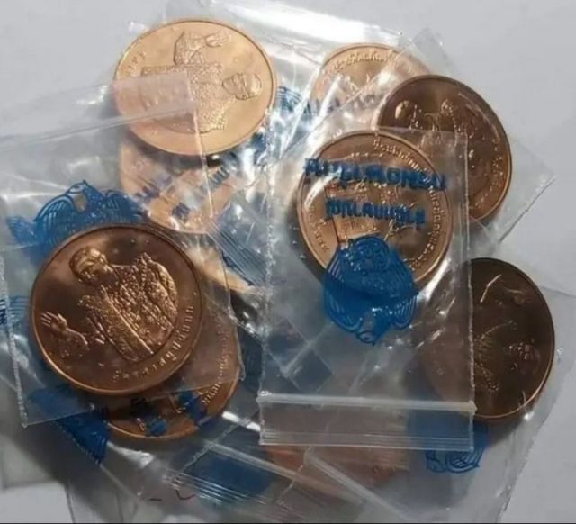 เหรียญ ร.9 ทรงยินดี ใหม่ แท้  เนื้อทองแดงขัดมัน รูปที่ 2