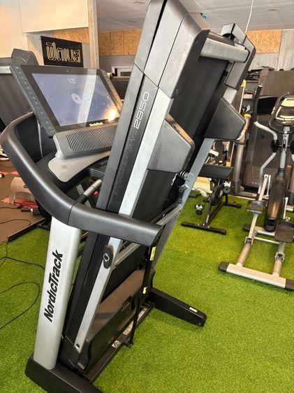 NordicTrack Commercial 2950 Treadmill -used- รูปที่ 5