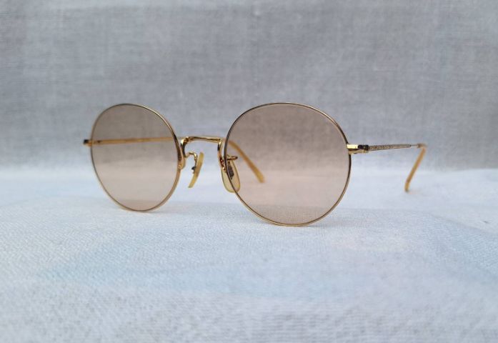 แว่นตานักเขียนโลก PAPA HEMINGWAY สร้างบรรณาการแด่ เออร์เนสต์ 'ปาป้า' เฮมิงเวย์ โมเดลอาร์ติสท์–หยดน้ำ–แพนโต้–จอห์น เลนนอน เลนส์กระจกคริสตัลฝรั่งเศสกันแดด สีน้ำตาลอ่อน–โกลเดนร็อด–สว่าง ...Authentic Vintage PAPA HEMINGWAY Handcrafted in Sabae, Japan
 รูปที่ 12