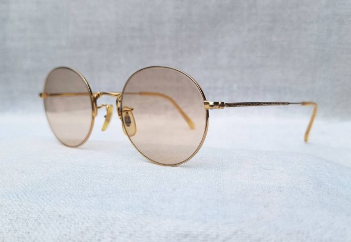 แว่นตานักเขียนโลก PAPA HEMINGWAY สร้างบรรณาการแด่ เออร์เนสต์ 'ปาป้า' เฮมิงเวย์ โมเดลอาร์ติสท์–หยดน้ำ–แพนโต้–จอห์น เลนนอน เลนส์กระจกคริสตัลฝรั่งเศสกันแดด สีน้ำตาลอ่อน–โกลเดนร็อด–สว่าง ...Authentic Vintage PAPA HEMINGWAY Handcrafted in Sabae, Japan
 รูปที่ 8