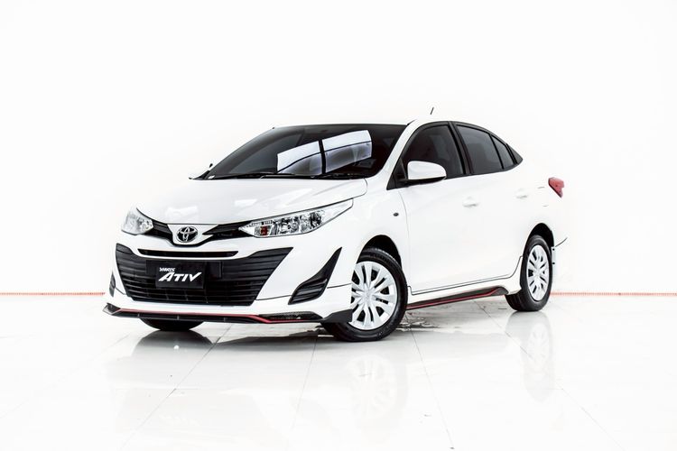 รถ Toyota Yaris ATIV 1.2 J สี ขาว