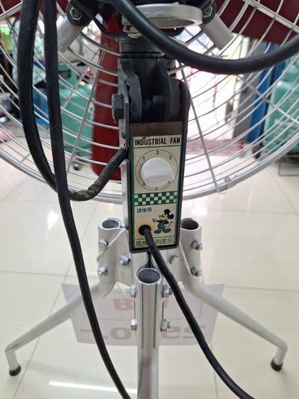 พัดลมยักษ์ใหญ่ มือสอง ใบพัด ฝาครอบ ใบพัด-มอเตอร์เหล็กใช้ไฟบ้านธรรมดา อึดทน ลมแรงดั่งพายุ ปรับก้มเงย ส่ายซ้าย ขวาได้ มี 3 สปีด ใช้งานได้ปกติ  รูปที่ 6