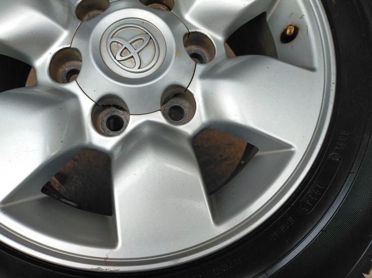 แม็กโตโยต้า ขอบ15 พร้อมยางดันลอป 205 70 15 ปี24 ใส่รถตู้ toyota แม็กสีเดิมยางสวยทุกเส้น ตุ่มข้างยางยังอยู่ รูปที่ 6