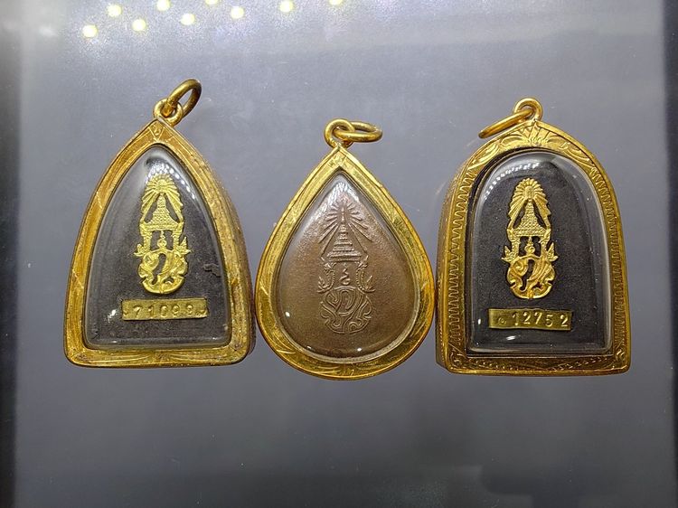 ชุดพระของขวัญ หลวงปู่ทวด เนื้อว่าน ทรงกลีบบัว - กลีบขนุน หลัง ภ.ป.ร. และพระพุทธสิงหธรรมมงคล เลี่ยมกรอบทองนพเกล้า พิธีพุทธาภิเษก ณ พระอุโบสถ  รูปที่ 4