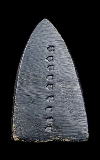 หลวงปู่ทวด​ รูปหล่อ​เตารีด​ ปี05​ ออ​กวัด​คอก​หมู​ โค๊ต​หมู​ 9 ตัว​ ปลุกเสกพิธี​เดียวกับหล่อเตารีด​ วัดช้างไห้​ องค์​นี้สภาพสวย​ ยาดำเดิมๆ​  รูปที่ 2