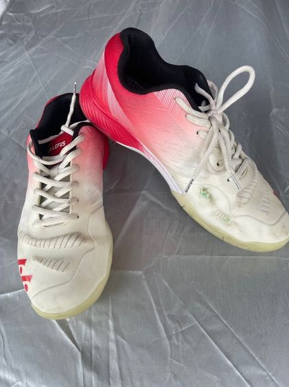 รองเท้าแบดมินตัน