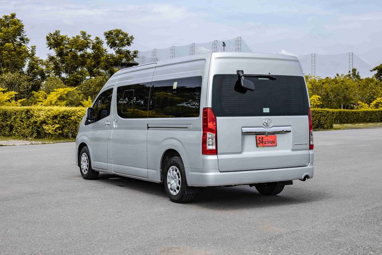 Toyota Commuter 2020 2.8 Van ดีเซล ไม่ติดแก๊ส เกียร์ธรรมดา เทา รูปที่ 4