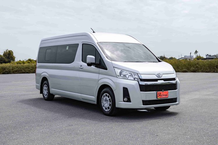 รถ Toyota Commuter 2.8 สี เทา