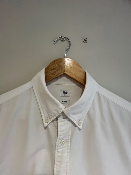 เสื้อเชิ้ตสีขาว Uniqlo slimfit รูปที่ 2