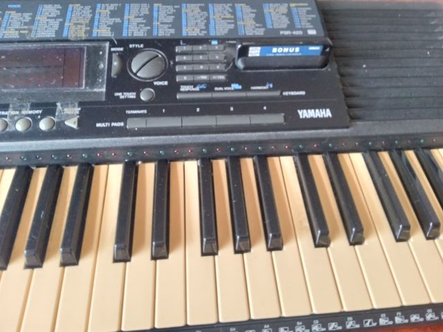 คีย์บอร์ดแบบมีไฟที่คีย์ Keyboard Yamaha