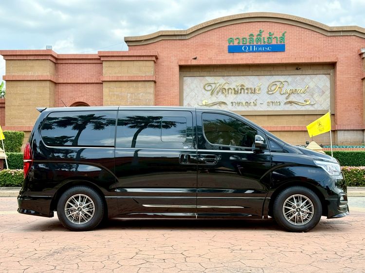 Hyundai H-1  2021 2.5 Elite Van ดีเซล เกียร์อัตโนมัติ ดำ รูปที่ 3