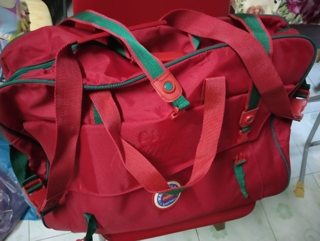 ไม่ระบุ แดง กระเป๋าเดินทางสะพาย