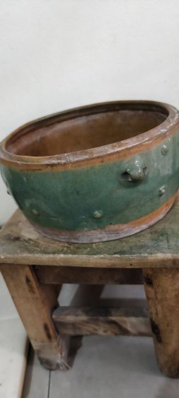 โถเก่าๆเขียว