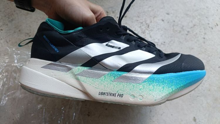 รองเท้าวิ่ง Adidas  รูปที่ 3