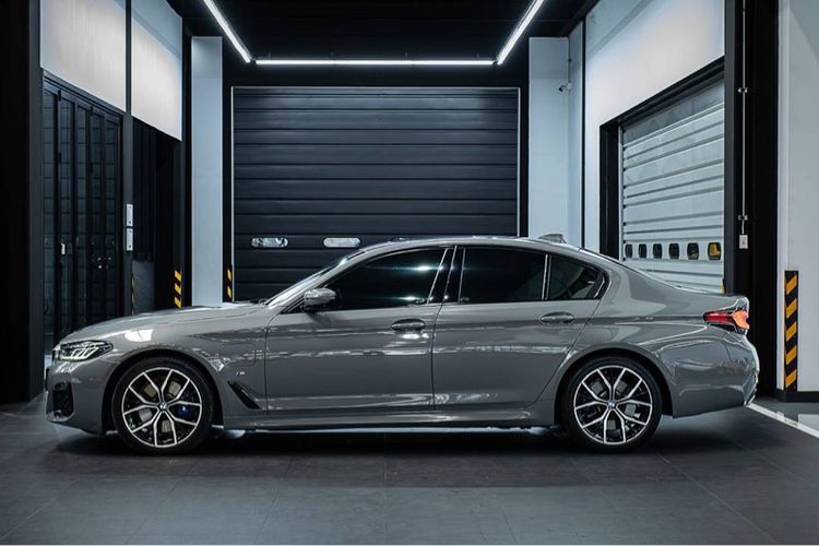 BMW Series 5 2021 530e Sedan เบนซิน ไม่ติดแก๊ส เกียร์อัตโนมัติ เทา รูปที่ 4