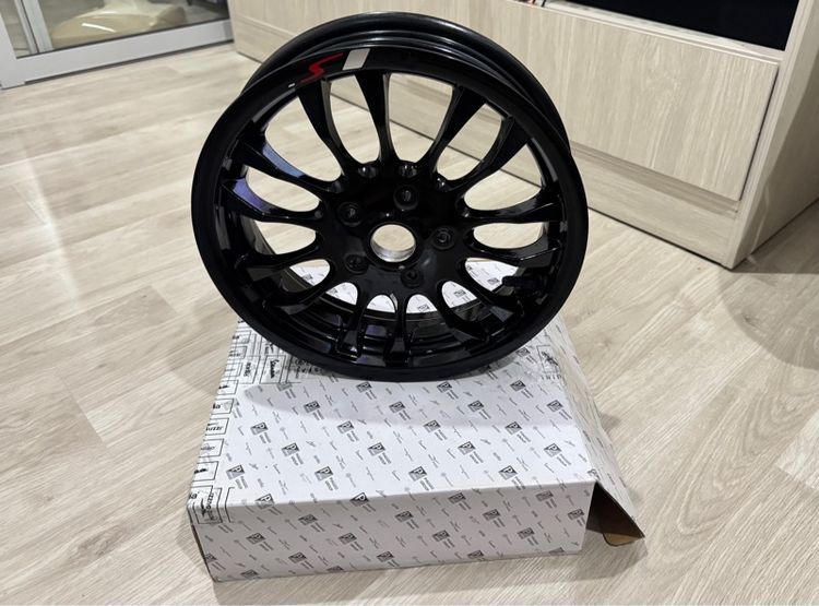 ล้อ Vespa Sprint Primavera (เฉพาะล้อ ไม่รวมยาง) พร้อมกล่อง